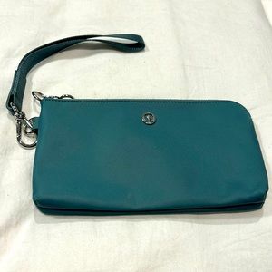 EUC Lululemon curved wristlet